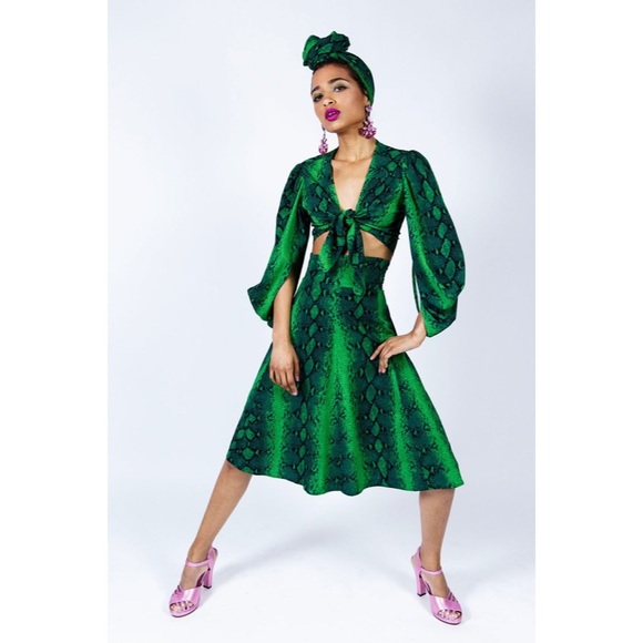 ISO Wrap Scarf in Green Snake 🐍 - Picture 2 of 5